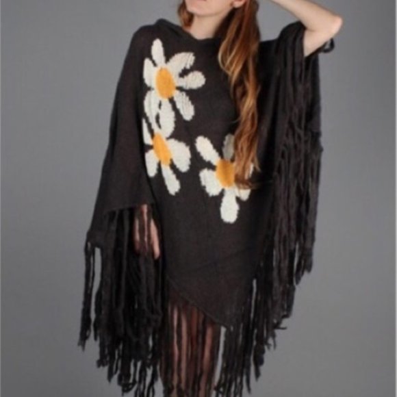 Wildfox White Label Oversized Daisy Fringed Hooded Poncho - Picture 5 of 7
